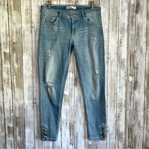 Zara Distressed Skinny Ankle Jeans Light Wash Button Hem Stretch Denim Size 6